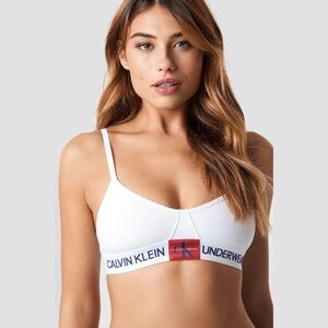 CALVIN KLEIN WHITE MONOGRAM UNLINED TRIANGLE BRA